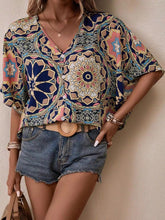 Load image into Gallery viewer, V neck blouse with pattern